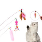 El gato interactivo colorido juega el gato de Bell de la pluma del alambre que cosquillea el palillo con el logotipo modificado para requisitos particulares proveedor